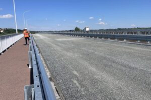 05.08.2025. Sandomierz. Próby obciążeniowe na nowym moście / Fot. Grażyna Szlęzak-Wójcik - Radio Kielce