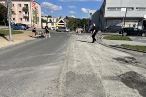 Ulica Słowackiego w Sandomierzu - bubel pierwotnego wykonawcy poprawia inna firma