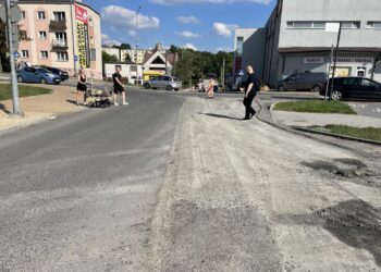 Ulica Słowackiego w Sandomierzu - bubel pierwotnego wykonawcy poprawia inna firma