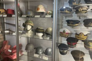 30.08.2025. Baranów Sandomierski. Wystawa „Militaria w dziejach świata" / Fot. Grażyna Szlęzak-Wójcik - Radio Kielce
