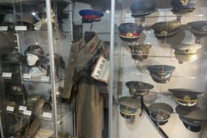 30.08.2025. Baranów Sandomierski. Wystawa „Militaria w dziejach świata" / Fot. Grażyna Szlęzak-Wójcik - Radio Kielce