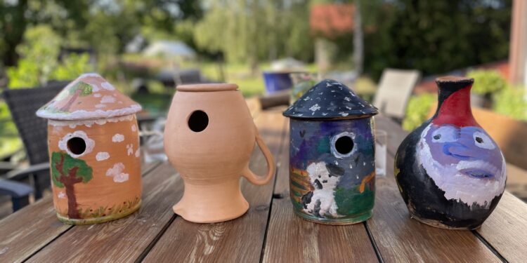 Mieszkańcy Bliżyna przygotują budki ceramiczne dla sikorek