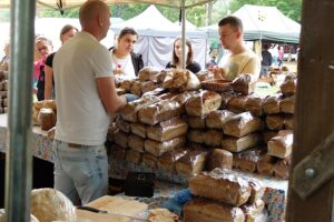 Można spróbować dawnego chleba i poznać wiejskie obrzędy