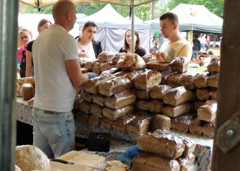 Można spróbować dawnego chleba i poznać wiejskie obrzędy
