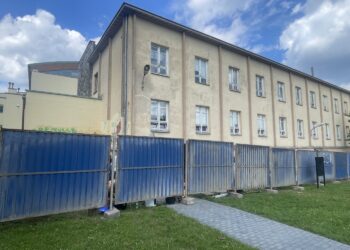 01.08.2025. Kielce. VI Liceum Ogólnokształcące im. Juliusza Słowackiego w Kielcach. Termomodernizacja / Fot. Jarosław Kubalski - Radio Kielce