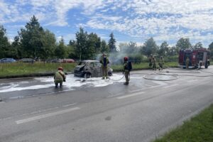 08.08.2025. Kielce. Pożar samochodu / Fot. Jarosław Kubalski - Radio Kielce