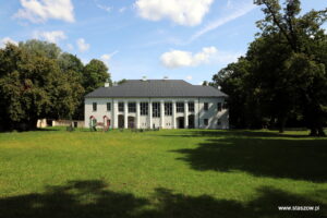 Wiśniowa. Park oraz Pałac Kołłątajów w Wiśniowej / Fot. staszow.pl