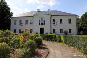 Wiśniowa. Park oraz Pałac Kołłątajów w Wiśniowej / Fot. staszow.pl