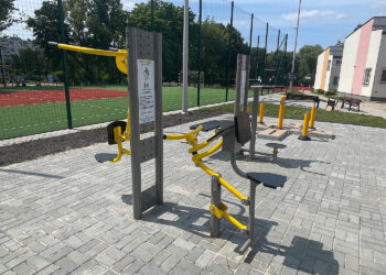 07.08.2025. Kielce. Siłownia na KSM na terenie SP 28 / Fot. Wiktor Taszłow - Radio Kielce