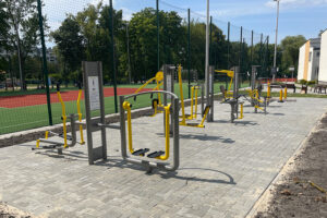 07.08.2025. Kielce. Siłownia na KSM na terenie SP 28 / Fot. Wiktor Taszłow - Radio Kielce