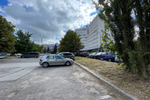 19.08.2025. Kielce. Ulica Krakowska. Plac przy Krakowskiej Rogatce, gdzie ma powstać nowy budynek inkubatora California KPT / Fot. Wiktor Taszłow - Radio Kielce