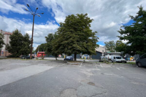 19.08.2025. Kielce. Ulica Krakowska. Plac przy Krakowskiej Rogatce, gdzie ma powstać nowy budynek inkubatora California KPT / Fot. Wiktor Taszłow - Radio Kielce