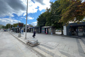 19.08.2025. Kielce. Ulica Krakowska. Plac przy Krakowskiej Rogatce, gdzie ma powstać nowy budynek inkubatora California KPT / Fot. Wiktor Taszłow - Radio Kielce