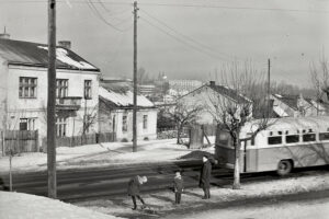 Kielce. Ulica Krakowska. Lata 1959-1965. Róg ulic Krakowskiej i Żabiej / źródło: facebook.com/KielceNaPrzestrzeniLat