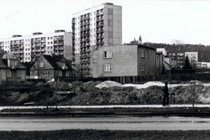 Kielce. Ulica Krakowska. Lata 1980-1981. Widok na osiedle Podkarczówka / Fot. Antoni Myśliwiec; źródło: fotopolska.eu