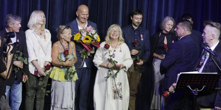 Pracownicy i aktorzy Teatru „Kubuś” odznaczeni [LISTA]