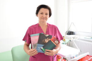 Na zdjęciu: pielęgniarka specjalistka Elżbieta Bożęcka pracująca w Poradni Medycyny Paliatywnej / Fot. Facebook ŚCO