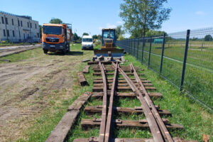 6.08.2025 Umianowice. Rozpoczęły się prace remontowe na drugim odcinku kolejki wąskotorowej. / Fot. ZŚiNPK