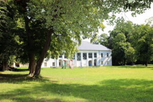 Wiśniowa. Park oraz Pałac Kołłątajów w Wiśniowej / Fot. staszow.pl