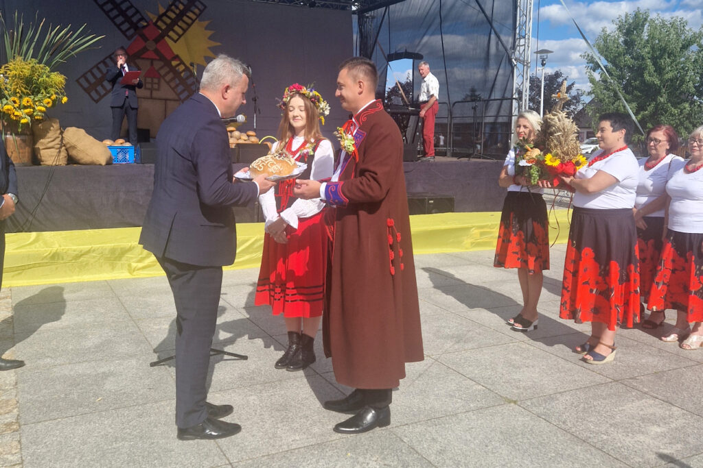 Piękne wieńce i wspaniała ludowa zabawa na Dożynkach w Daleszycach 2 Dożynki Gminne w Daleszycach. / Fot. Fot. Marzena Smoręda