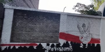 Bohaterowie na ścianie upamiętnią powstańców