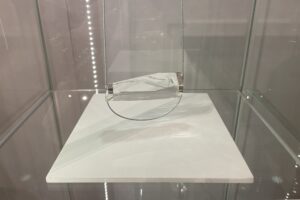 08.08.2025. Sandomierz. Muzeum Zamkowe w Sandomierzu. Wystawa biżuterii / Fot. Grażyna Szlęzak - Radio Kielce