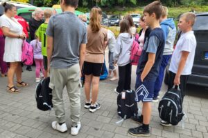 21.08.2025. Sandomierz. Akcja „Tornister pełen uśmiechów” / Fot. Grażyna Szlęzak - Radio Kielce