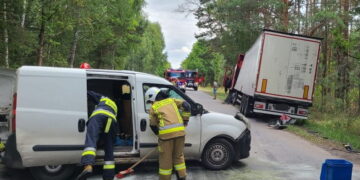 Uwaga kierowcy. Zderzenie dwóch samochodów
