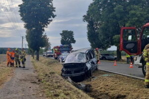 Pojazd koziołkował, cztery osoby w szpitalu - Radio Kielce