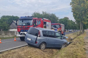 Pojazd koziołkował, cztery osoby w szpitalu - Radio Kielce
