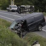 Dwie osoby ranne po zderzeniu busa z samochodem osobowym