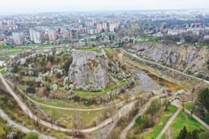 Kielce. Pakosz. 17 kwietnia 2023 r. Rezerwat i amfiteatr Kadzielnia / Fot. Jarosław Kubalski - Radio Kielce