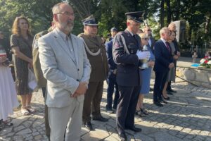 01.08.2025. Sandomierz. Pomnik 2. Pułku Piechoty Legionów i 4. Pułku Saperów Armii Krajowej. Uroczystości z okazji 81. rocznicy wybuchu powstania warszawskiego / Fot. Grażyna Szlęzak - Radio Kielce