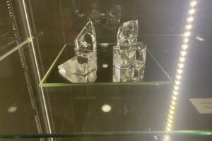 08.08.2025. Sandomierz. Muzeum Zamkowe w Sandomierzu. Wystawa biżuterii / Fot. Grażyna Szlęzak - Radio Kielce
