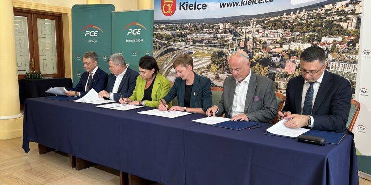 21.08.2025. Kielce. Konferencja prasowa i podpisanie umowy intencyjnej pomiędzy miastem Kielce, PGE / Fot. Marcin Marszałek - Radio Kielce