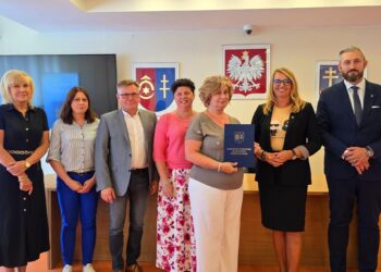 Ostrowiec Świętokrzyski. Dotacje dla organizacji pozarządowych / Fot. Facebook / powiat ostrowiecki