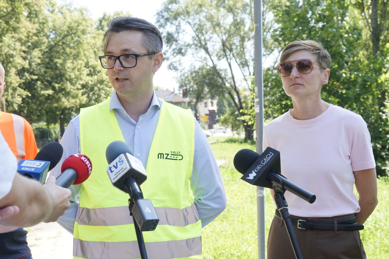 Kielce poszerzają program remontów nakładkowych - Radio Kielce 5.08.2025 Kielce. Konferencja prasowa dotycząca remontu nakładkowego ul Kołłątaja./ Fot. Aleksandra Kwaśniewska - Radio Kielce