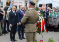 1.08.2025. Warszawa. Obchody 81. rocznicy wybuchu Powstania Warszawskiego. Na zdjęciu prezydent RP Andrzej Duda oraz prezydent elekt, prezes Instytutu Pamięci Narodowej Karol Nawrocki / Fot. PAP - Rafał Guz