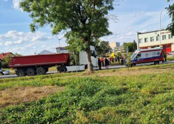 Motocyklista potrącił pieszego
