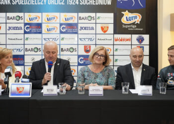 6.08.2025 Konferencja prasowa. Prezentacja zawodników KS Bank Spółdzielczy Orlicz 1924 Suchedniów. Przy mikrofonie: Maciej Glijer - prezes Orlicza 1924 Suchedniów oraz Lotto Superligi tenisistów stołowych. / Fot. Aleksandra Kwaśniewska - Radio Kielce