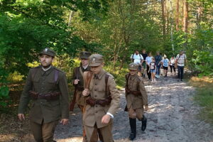 Szli przypominając zamordowanych 