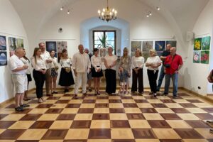 07.09.2025. Sandomierz. Urząd miejski. Sala ekspozycyjna. Wystawa „4” / Fot. Grażyna Szlęzak - Radio Kielce