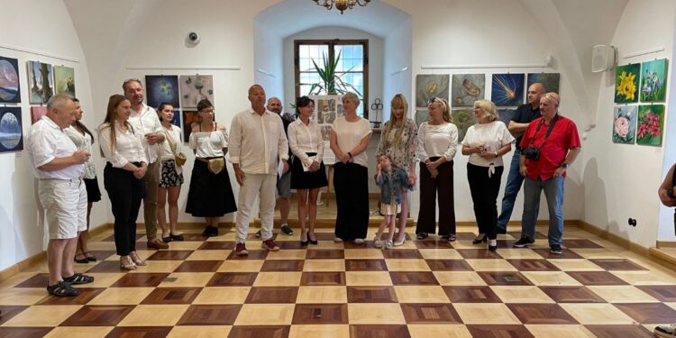 07.09.2025. Sandomierz. Urząd miejski. Sala ekspozycyjna. Wystawa „4” / Fot. Grażyna Szlęzak - Radio Kielce