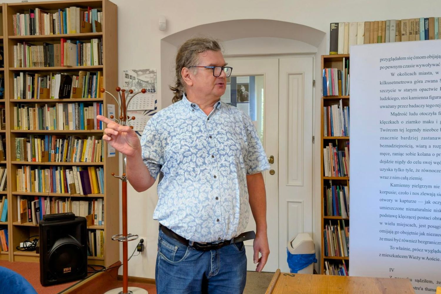 Budynek biblioteki pedagogicznej skrywa wiele tajemnic - Radio Kielce Kielce. Pedagogiczna Biblioteka Wojewódzka. O historii budynku, w którym dziś mieści się Pedagogiczna Biblioteka Wojewódzka opowiadał Dariusz Kalina / Fot. PBW