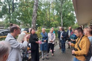 17.09.2025. Kielce. Ul. Żeromskiego. Otwarcie ogrodu przed klubem seniora „Wolna Strefa” / Fot. Piotr Sawa - Radio Kielce