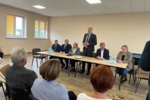 24.09.2025. Ciszyca. Podpisanie umowy na remont drogi wojewódzkiej / Fot. Grażyna Szlęzak -Wójcik - Radio Kielce