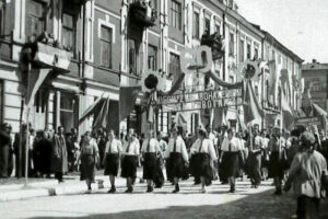 Kielce. Ulica Sienkiewicza. 1 maja 1951 r. / źródło: fotopolska.eu