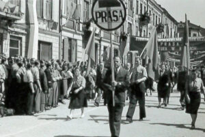 Kielce. Ulica Sienkiewicza. 1 maja 1951 r. / źródło: fotopolska.eu