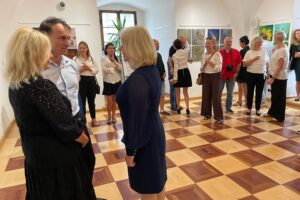07.09.2025. Sandomierz. Urząd miejski. Sala ekspozycyjna. Wystawa „4” / Fot. Grażyna Szlęzak - Radio Kielce
