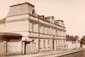 Kielce. Ulica Sienkiewicza. 1900 r. Budynek internatu gimnazjum / źródło: fotopolska.eu